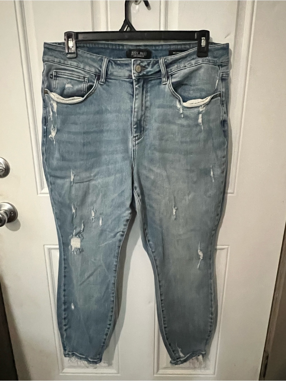 Judy Blue Light Wash Distressed Women’s Jeans. Not sure if size is 14W or 16W